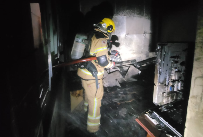 Curto em TV provoca incêndio em casa e mobiliza bombeiros em Barbacena