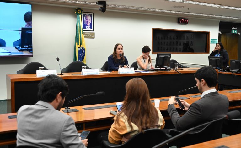 Especialistas debatem futuro do exame de proficiência médica na Câmara