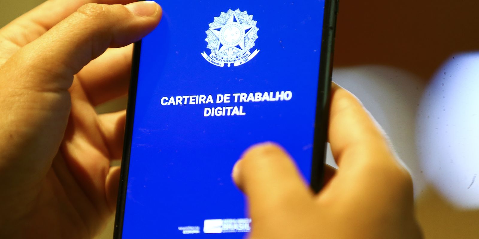 A taxa de desocupação no Brasil atinge 5,4% no trimestre finalizado em janeiro de 2026
