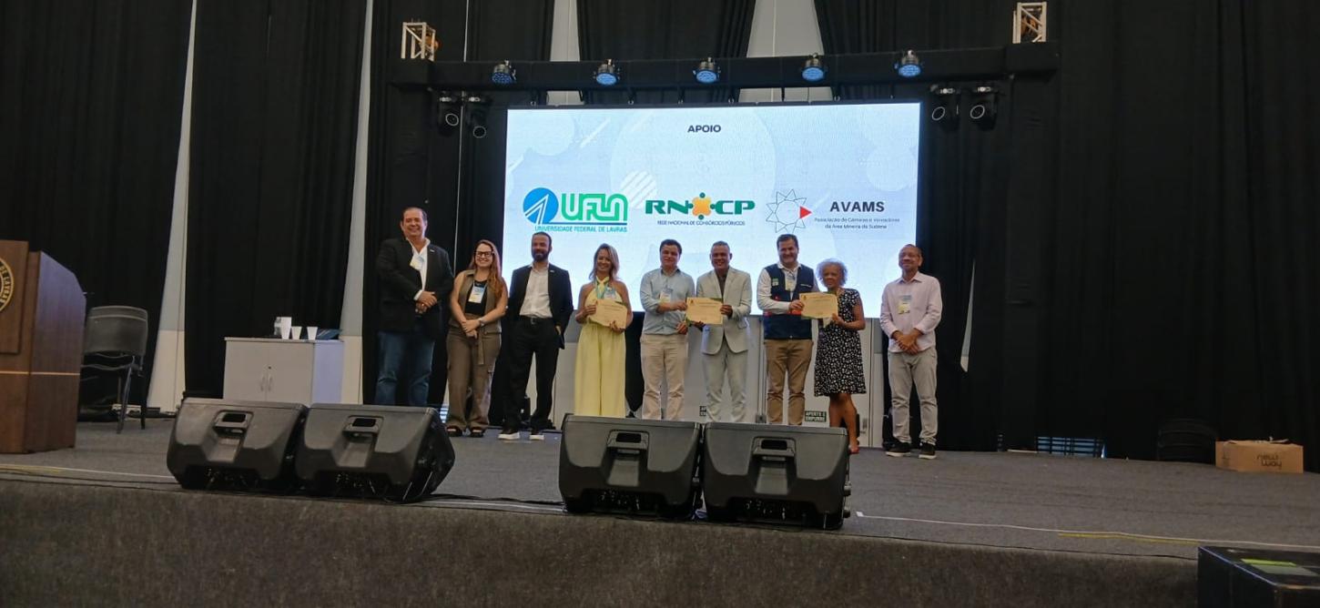 Direção do SAMU CISDESTE recebe comenda por gestão na saúde pública
