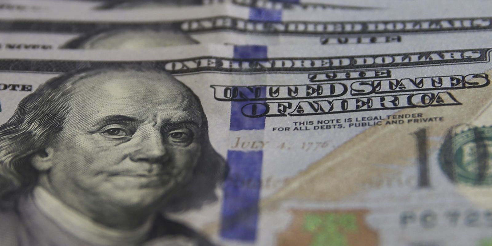 Dólar e petróleo disparam após ofensiva militar no Irã