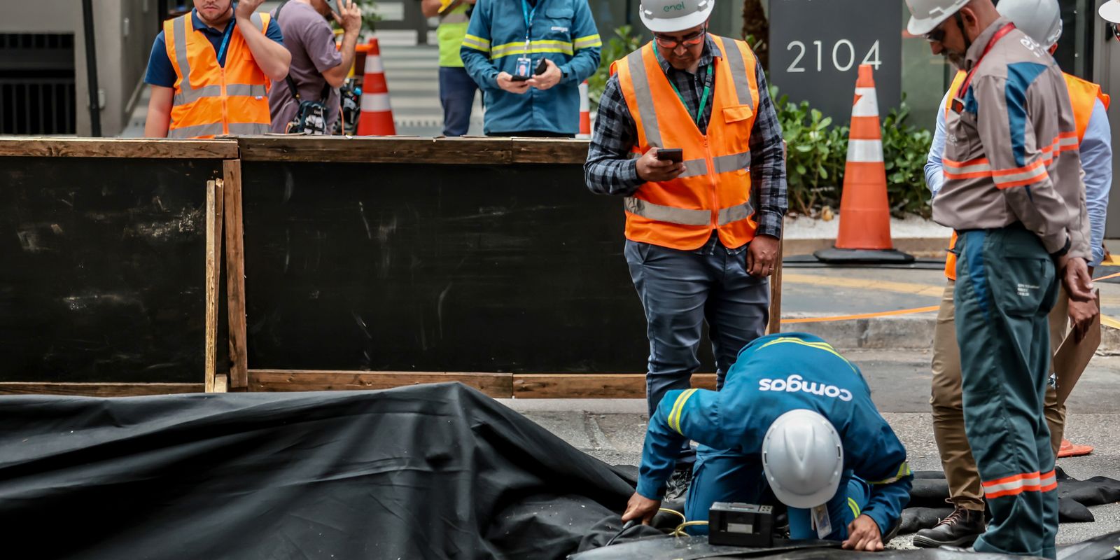 Gás é encontrado em cratera na rua da Consolação, informa Enel