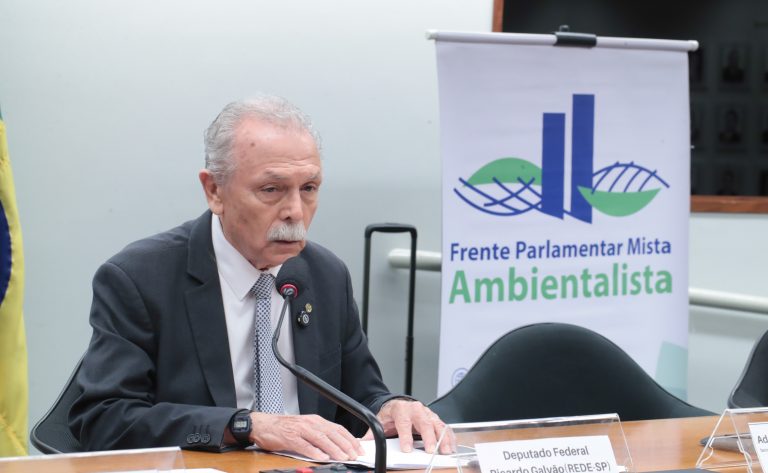 Brasil enfrenta obstáculos em negociações globais para controle da poluição plástica