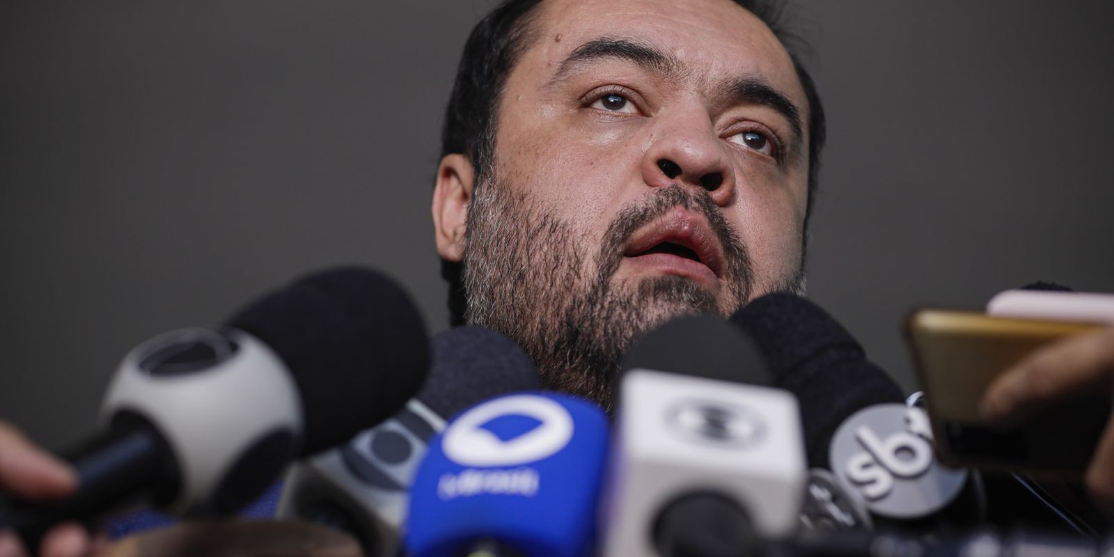 Ministro do TSE suspende julgamento sobre possível cassação do governador do Rio