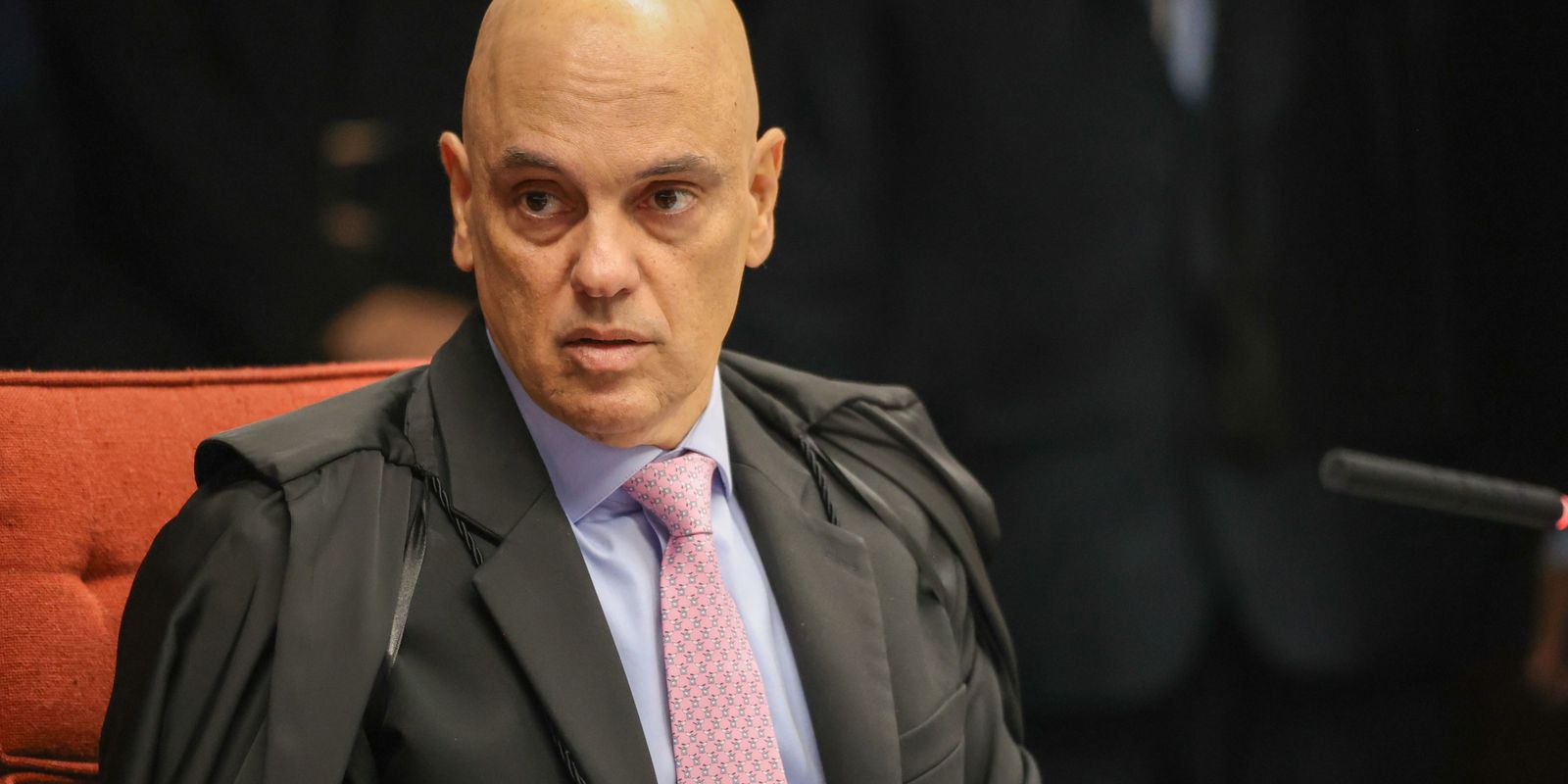 Moraes emite ordem de liberdade para prisão domiciliar de Bolsonaro