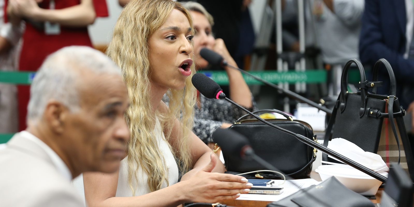 MPF solicita condenação de Ratinho e SBT por declarações sobre Erika Hilton