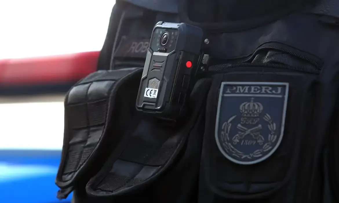MPRJ recomenda uso obrigatório e correto de câmeras corporais por policiais no Rio