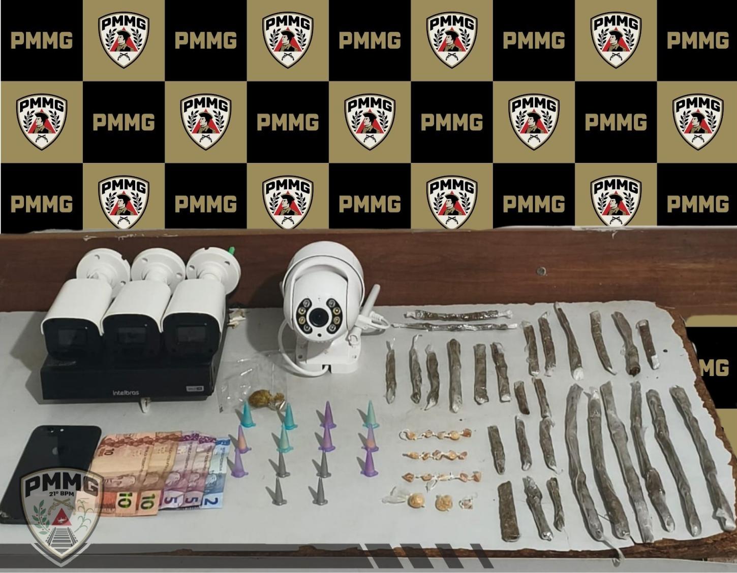 Operações da Polícia Militar resultam em prisões por tráfico e capturas de foragidos na região