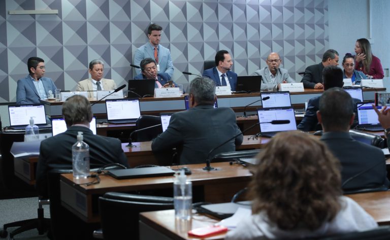 Pescadores reivindicam fim de entrevistas e da burocracia digital no seguro-defeso