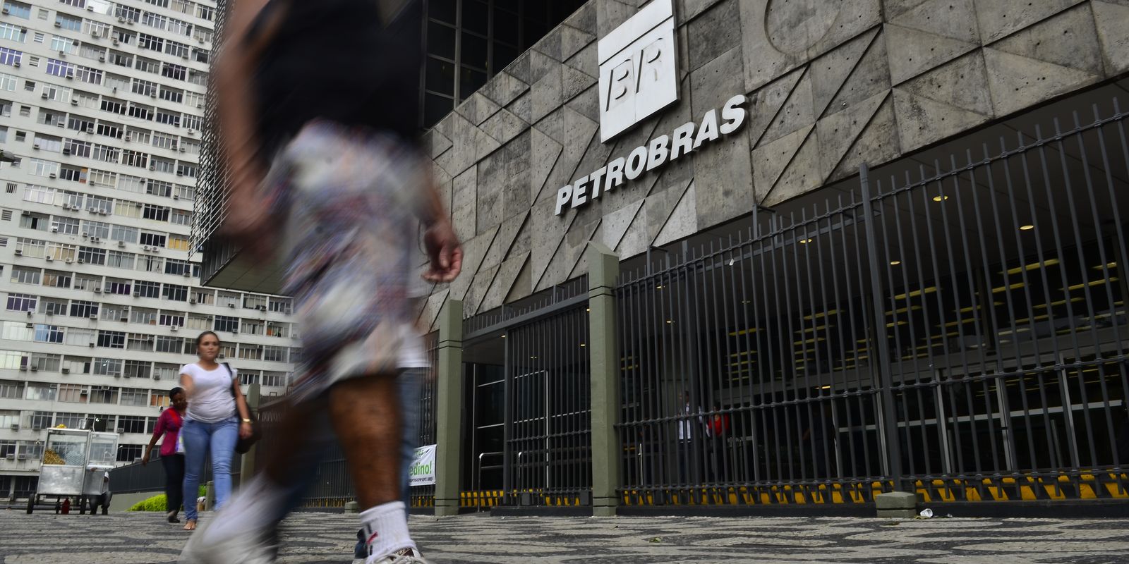 Petrobras assegura que entrega a totalidade do combustível produzido