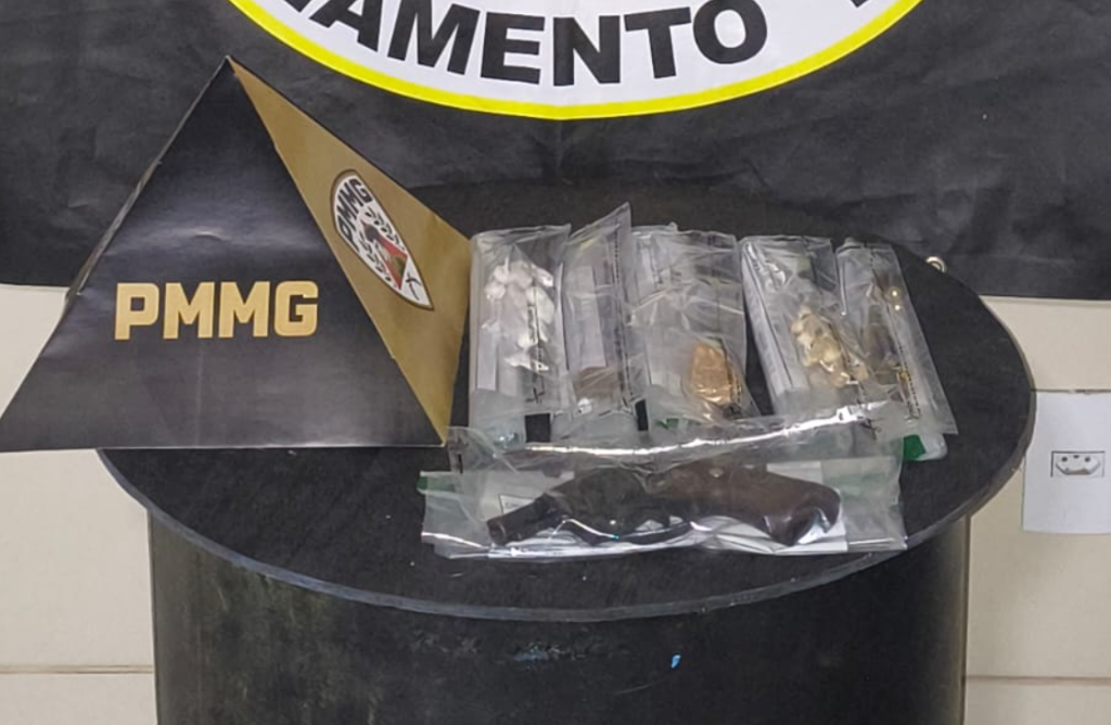 PM prende suspeito por tráfico, captura foragido e apreende adolescente armado em Barbacena