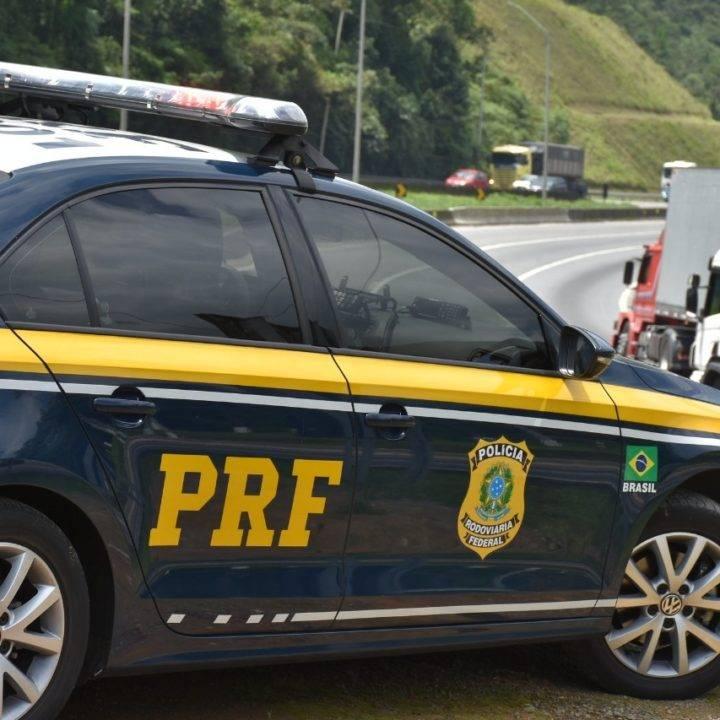 Polícia Rodoviária prende dupla com pistola e munições na MG-129