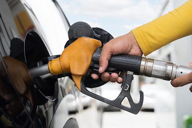 Procon autua postos por aumento abusivo e mira reajustes de até 50%