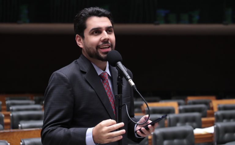 Câmara analisa projeto que institui política nacional para milhas aéreas públicas