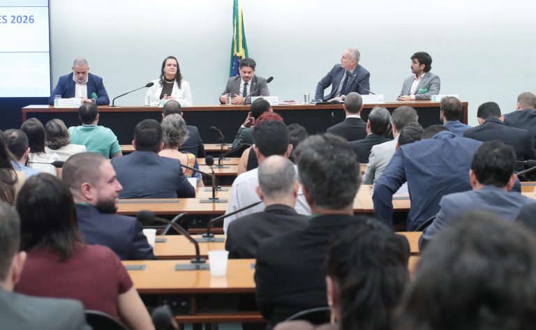 Projeto de lei altera orçamento de 2026 para reestruturação da Receita Federal
