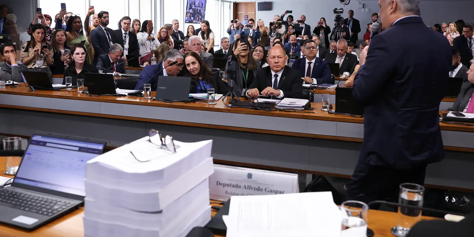 CPMI do INSS recomenda indiciamento de 216 pessoas em seu relatório final