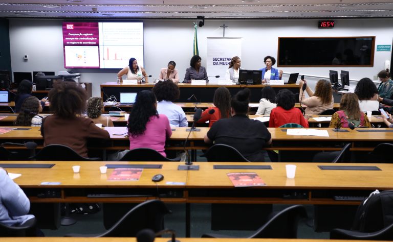 Secretaria da Mulher intensifica ações contra a violência de gênero em março