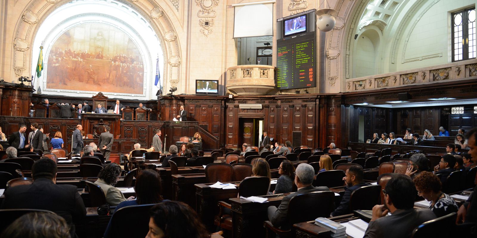TRE-RJ agenda recontagem de votos para terça-feira após cassação de Bacellar