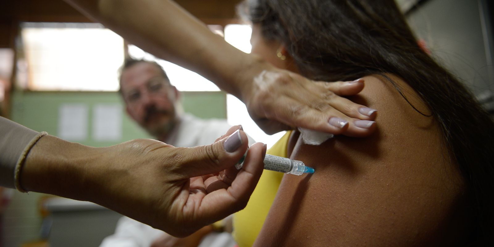 Avanço na vacinação contra HPV coexiste com preocupações sobre mortalidade