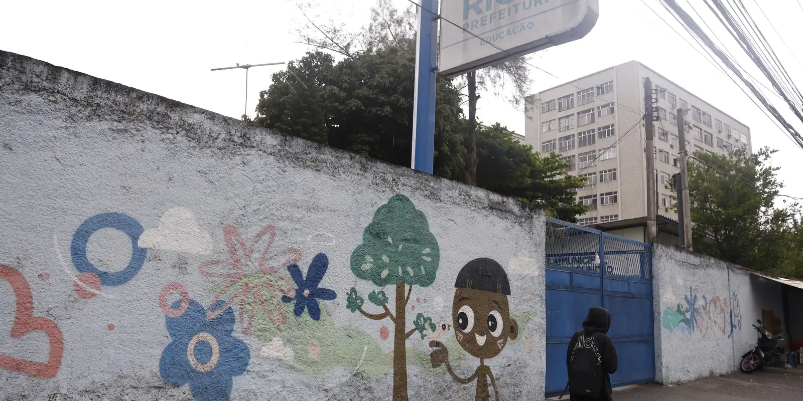 Violência no Rio de Janeiro paralisa transportes e prejudica acesso à educação