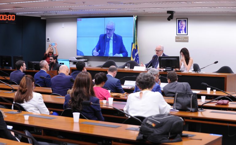 Elevação de tributos em produtos médicos afeta hospitais e pacientes, segundo especialistas