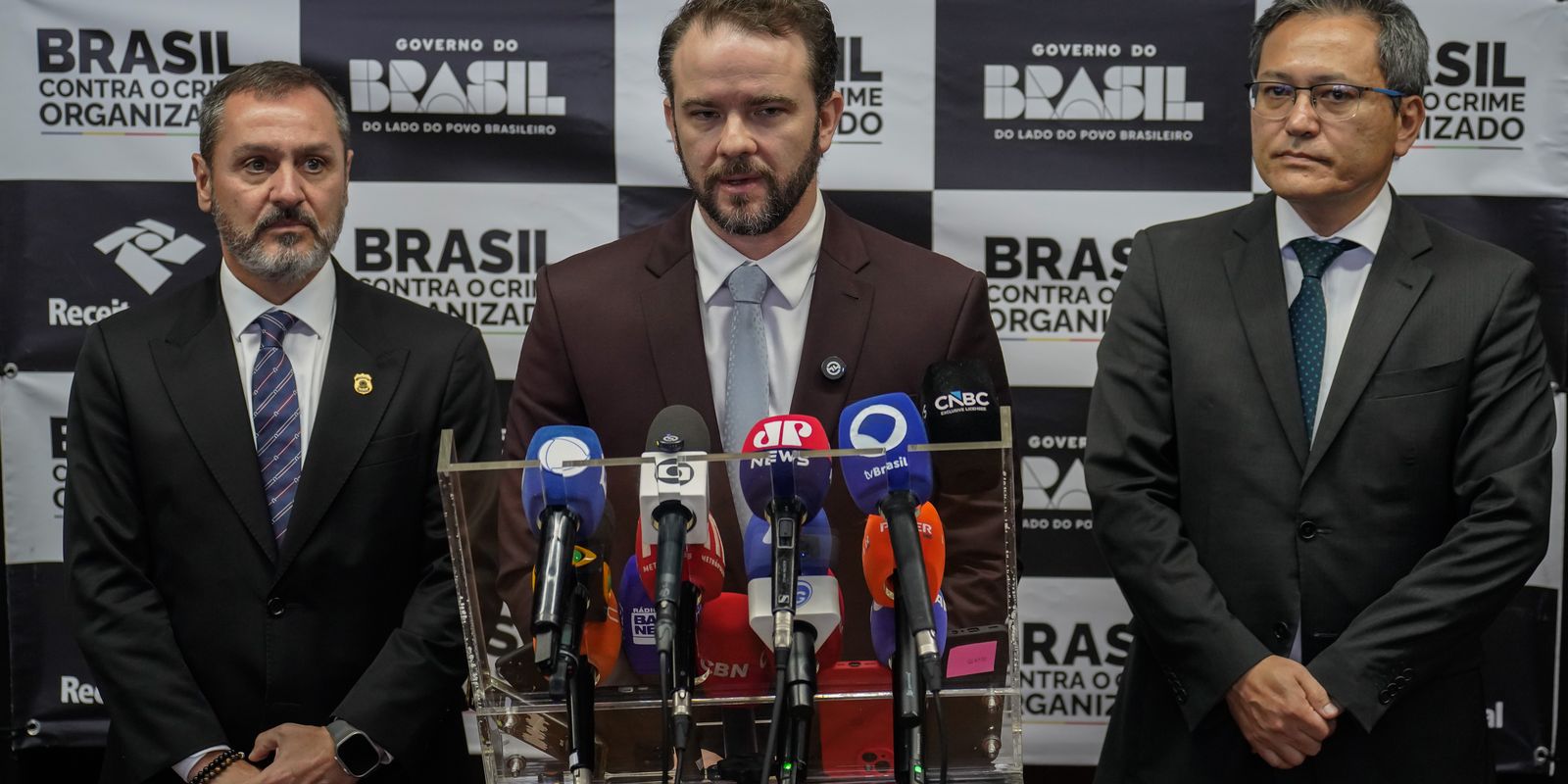 Brasil e EUA firmam pacto contra contrabando de armas e entorpecentes