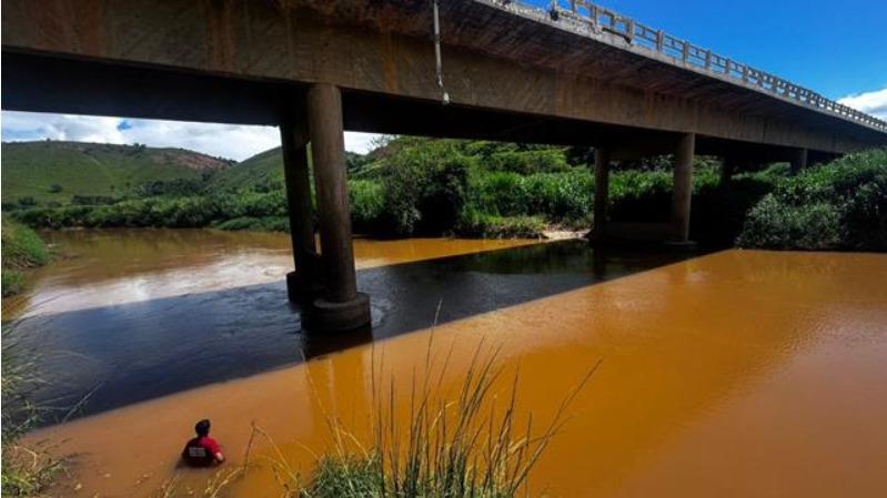Buscas por idoso desaparecido em rio na BR-116 mobilizam Bombeiros