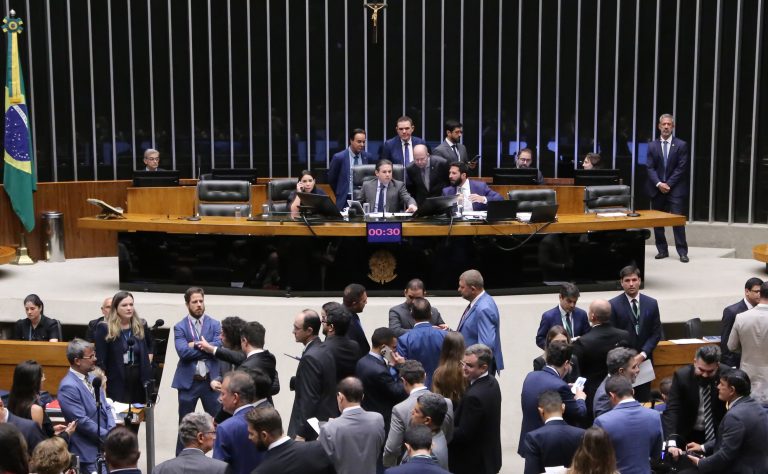 Câmara aprova projeto para elevar multas por adulteração de combustíveis