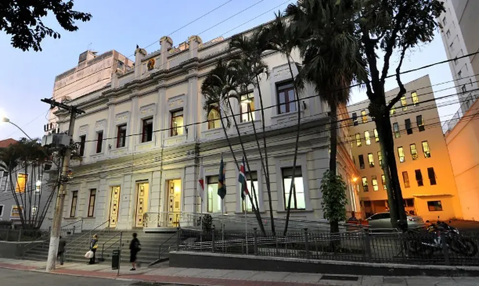 Câmara Municipal de Juiz de Fora completa 173 anos com destaque para atuação histórica em educação e saúde