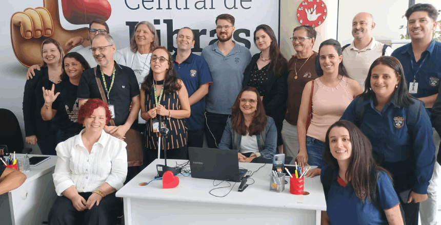 Central de Libras celebra um ano com mais de 450 atendimentos em Juiz de Fora