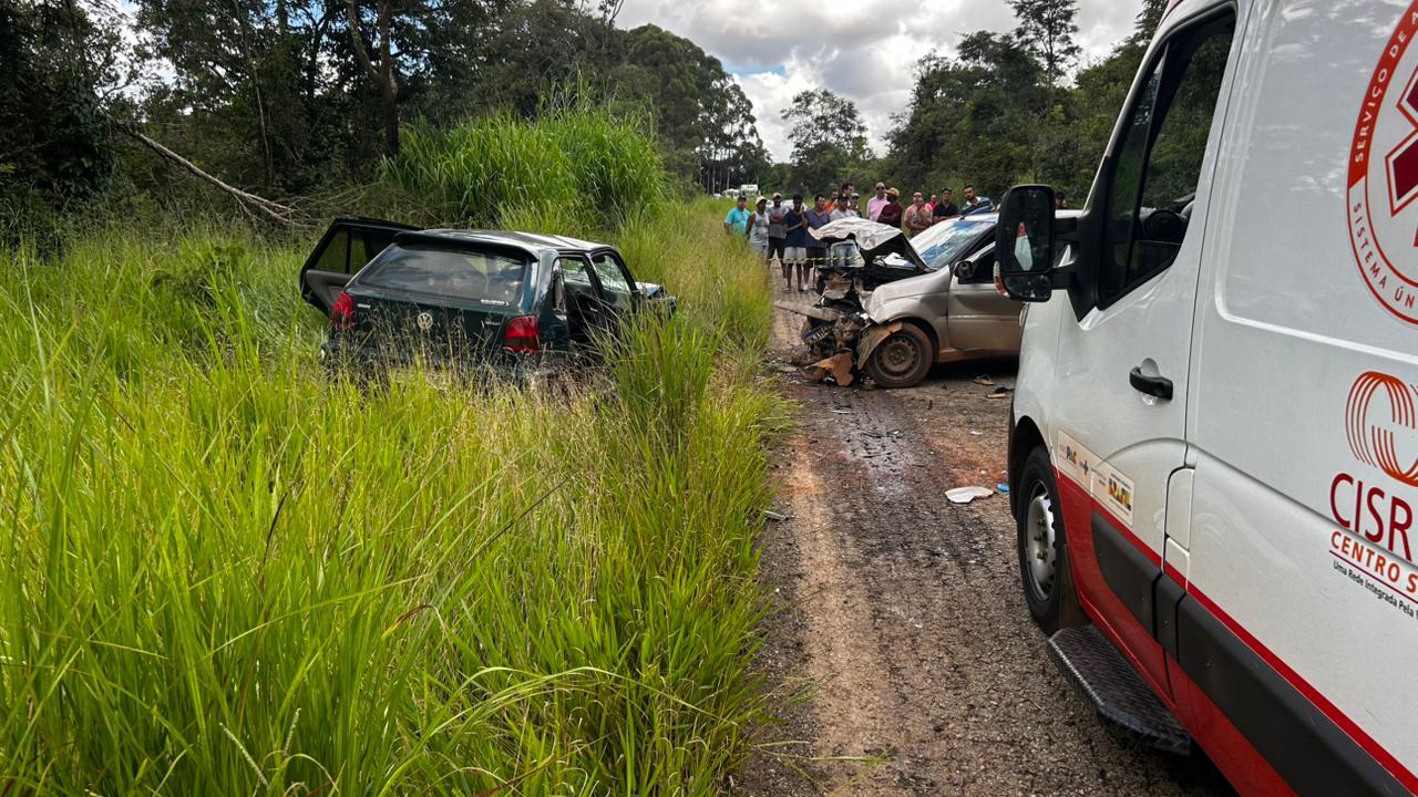 Colisão frontal deixa dois mortos na LMG-844 após resgate e tentativa de reanimação
