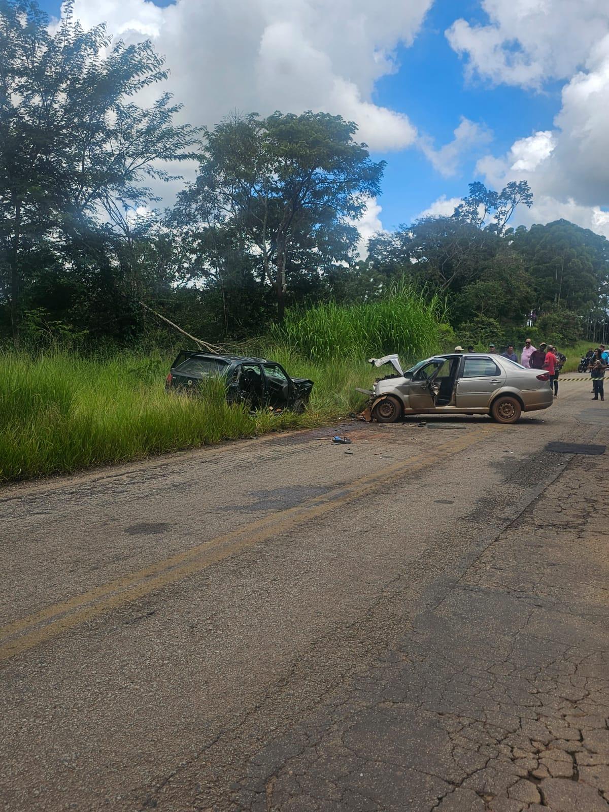 Colisão frontal deixa dois mortos na LMG-844, em Queluzito, na Região Central de Minas