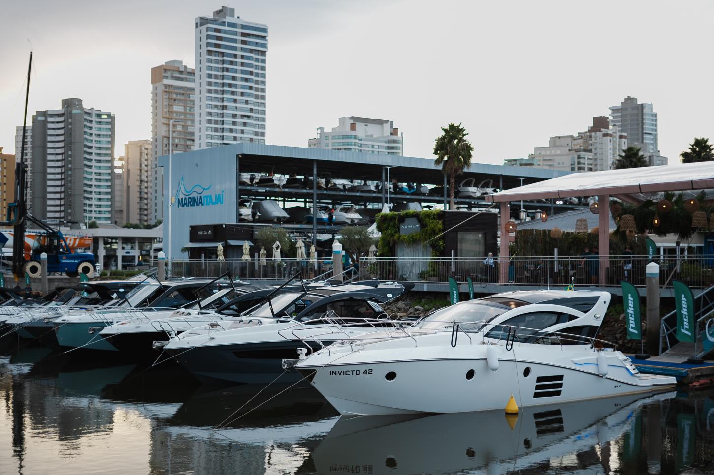 Com tour na fábrica e expedição inédita com mais de 30 lanchas, Fibrafort Factory agitou o fim de semana em Itajaí