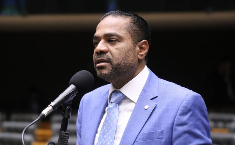 Comissão aprova inclusão de templos religiosos no Programa de Energia Renovável Social