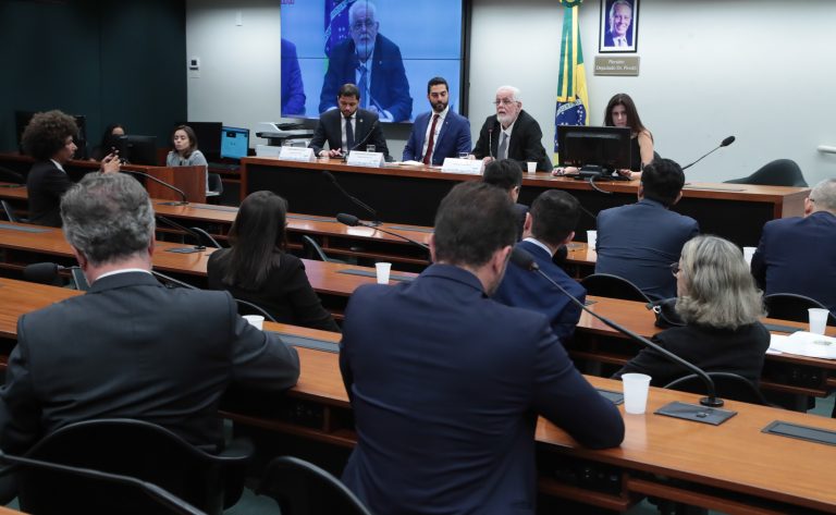 Comissão de saúde discute progresso na fabricação nacional de medicamentos