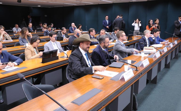 Conselho de Ética vota pareceres sobre representações contra deputado