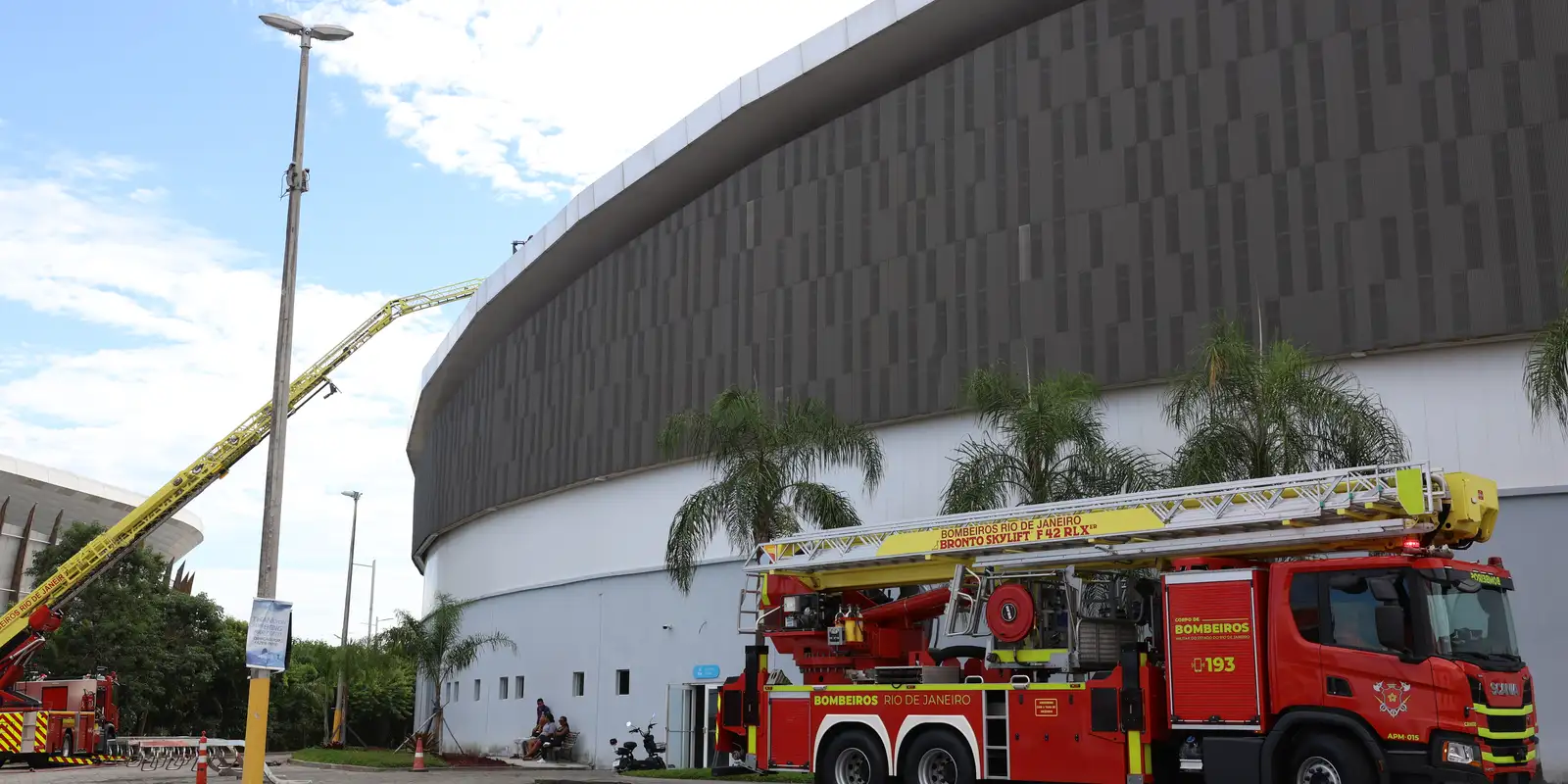 Defesa Civil do Rio isola parte do Velódromo após incêndio