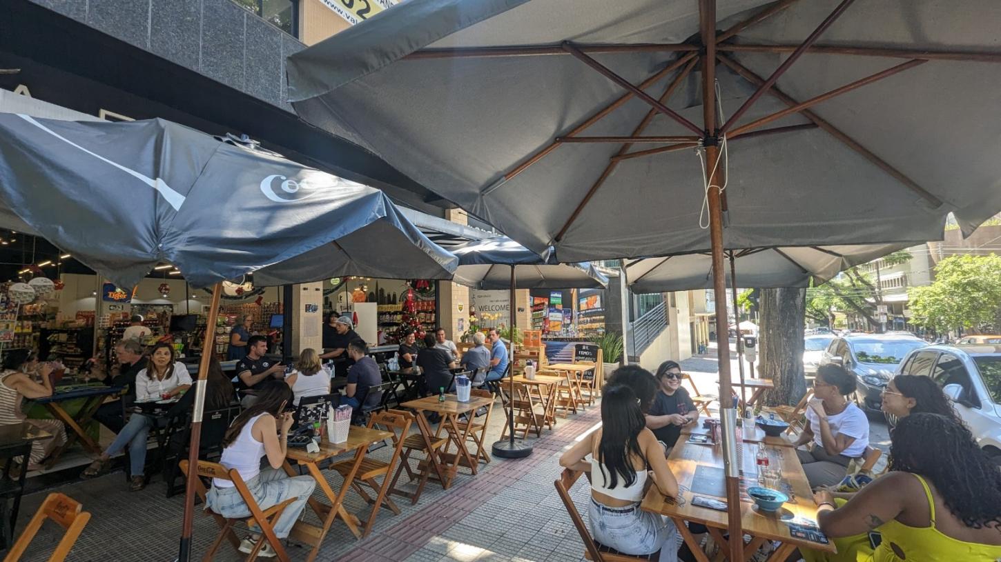 Fim da escala 6x1 pode elevar custos e pressionar preços em pequenos negócios 