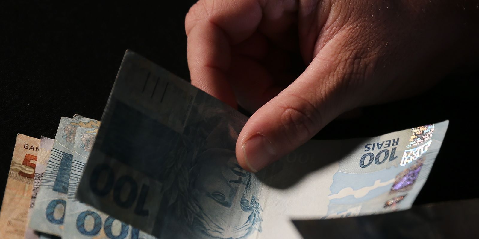 Governo considera liberar FGTS para quitação de dívidas