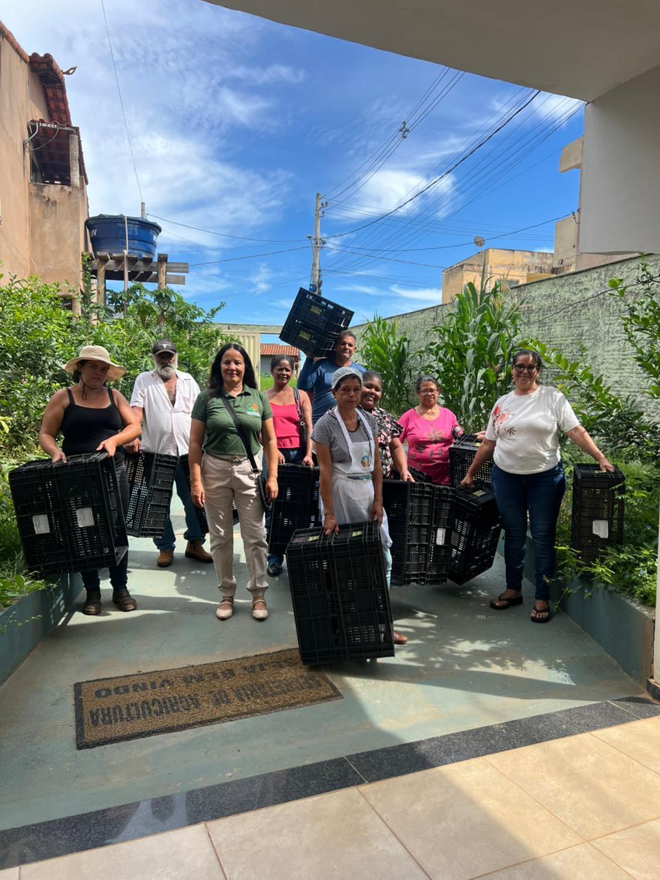 Idene distribui equipamentos e fortalece venda de agricultores familiares em feiras de Minas