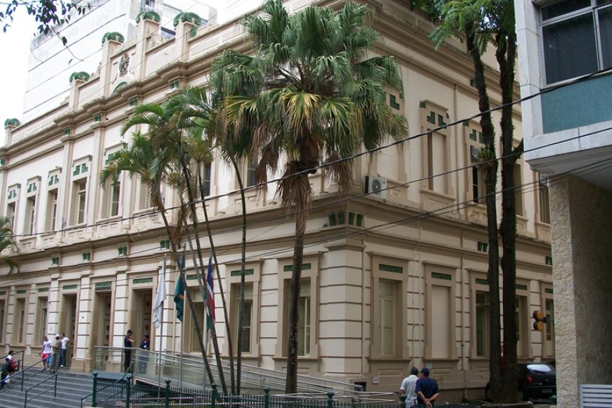 Câmara de Juiz de Fora homenageia personalidades, incluindo o ex-presidente Bolsonaro