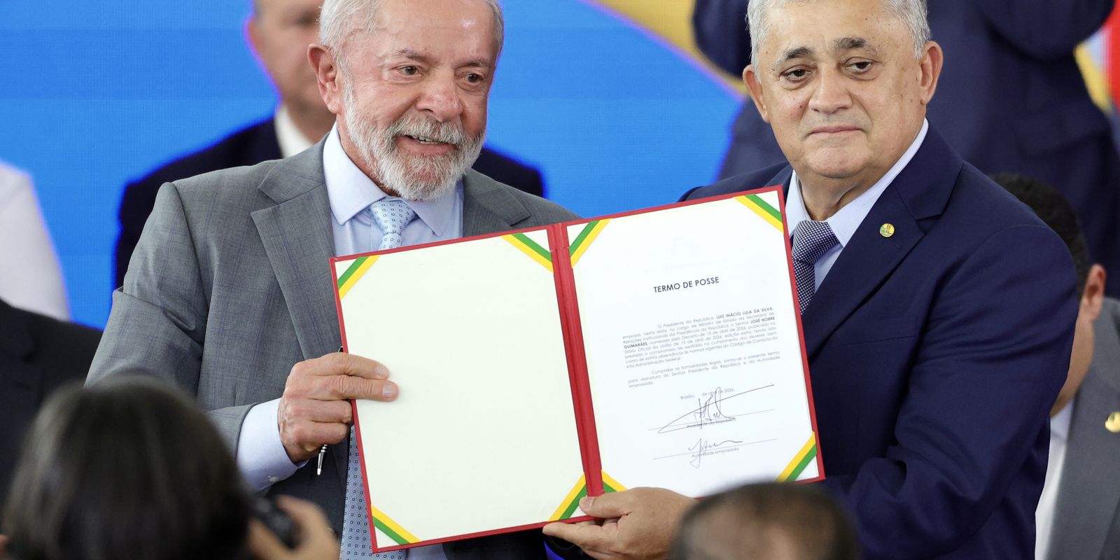 José Guimarães é empossado ministro e defende combate ao fascismo