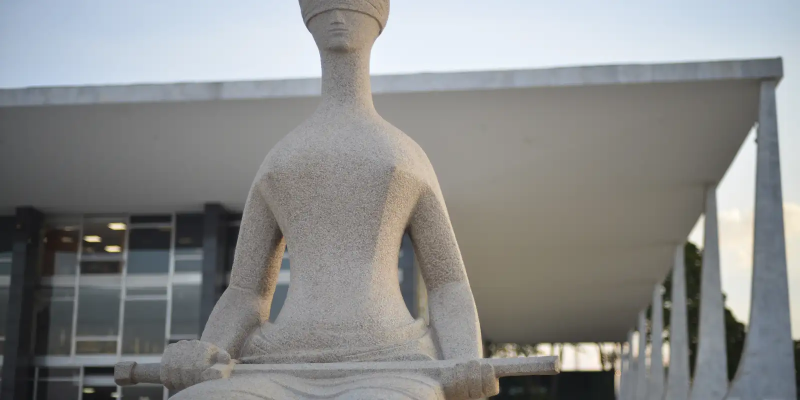 Associações de magistrados pedem ao Supremo Tribunal Federal mais tempo para aplicar regras sobre penduricalhos