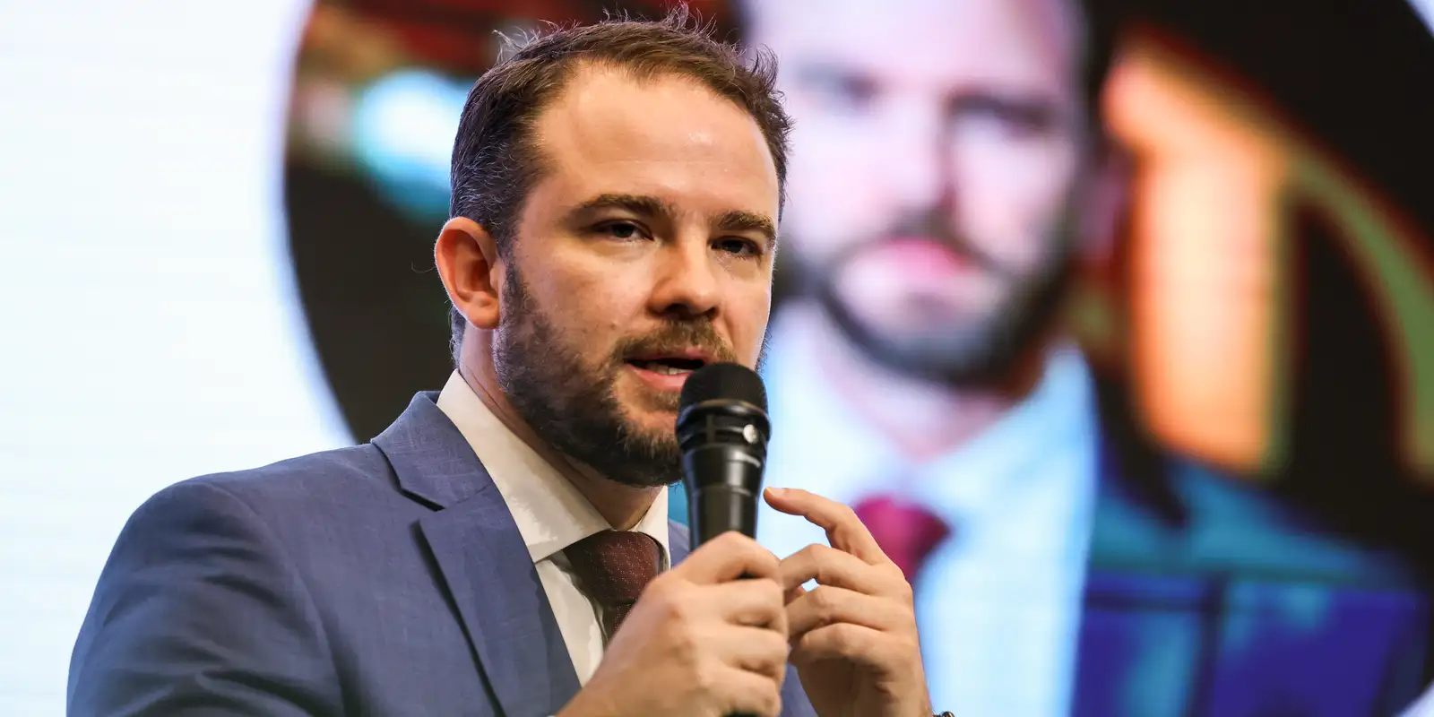Ministro da Fazenda Dario Durigan inicia primeira missão internacional pelos EUA e Europa