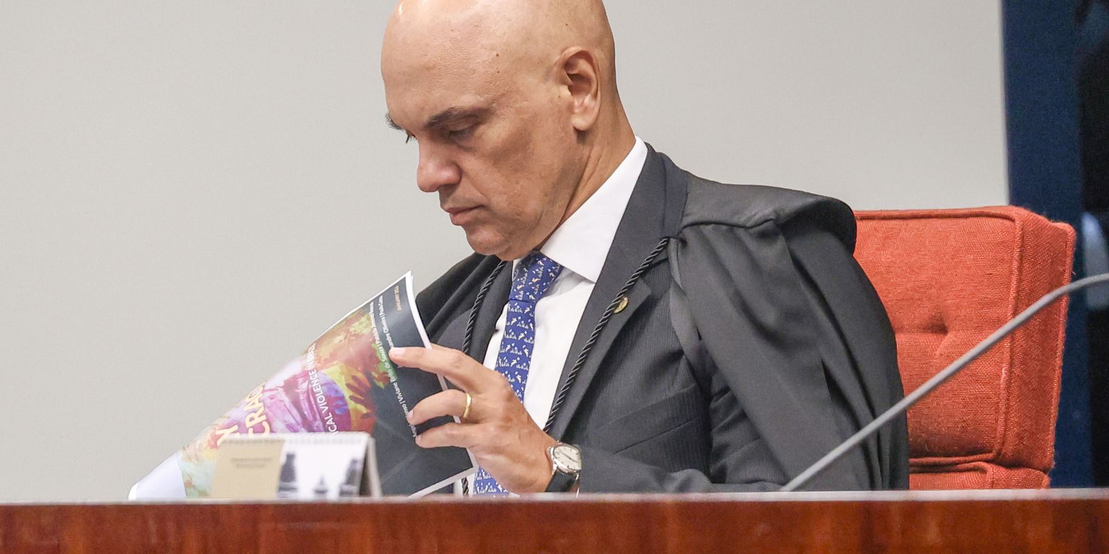Moraes determina investigação sobre Flávio Bolsonaro por suposta calúnia a Lula