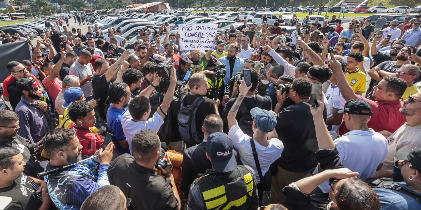 Motoristas de aplicativo protestam contra proposta de regulamentação