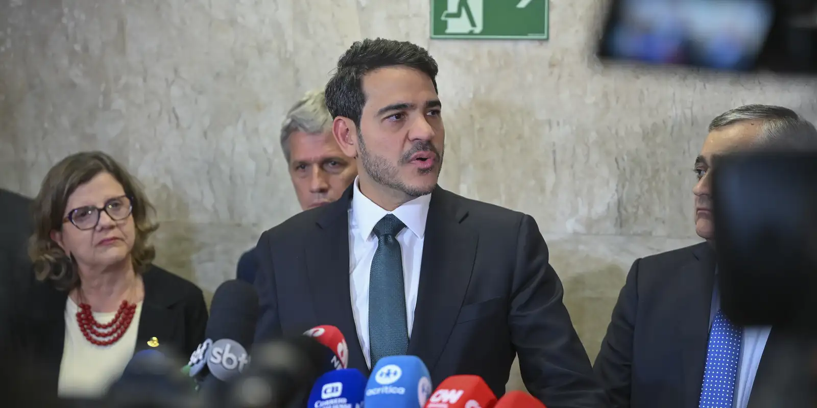 Jorge Messias reage à rejeição no Senado para o STF, afirmando a soberania do parlamento