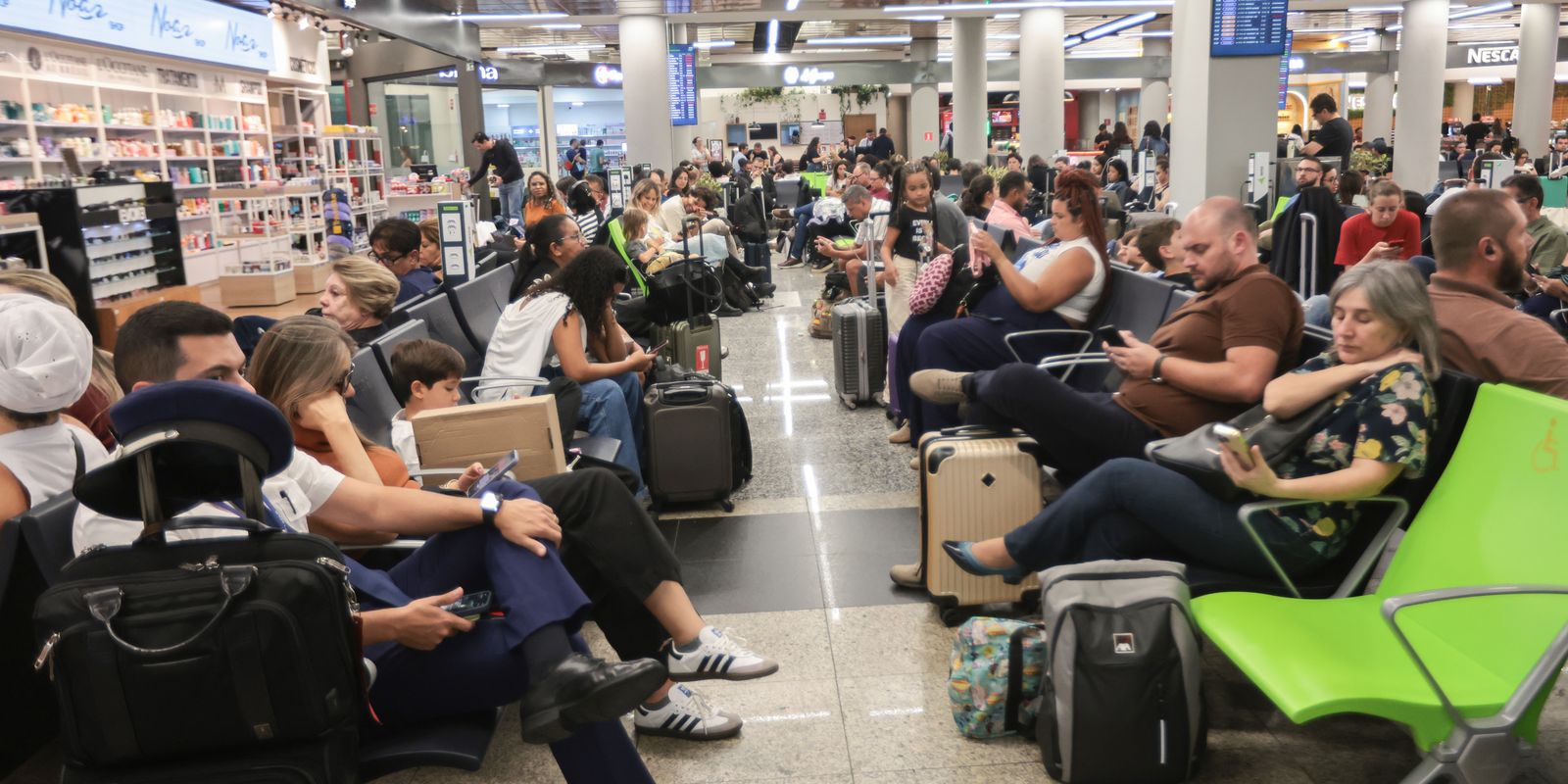 Falha em sistema de controle aéreo interrompe voos em Congonhas