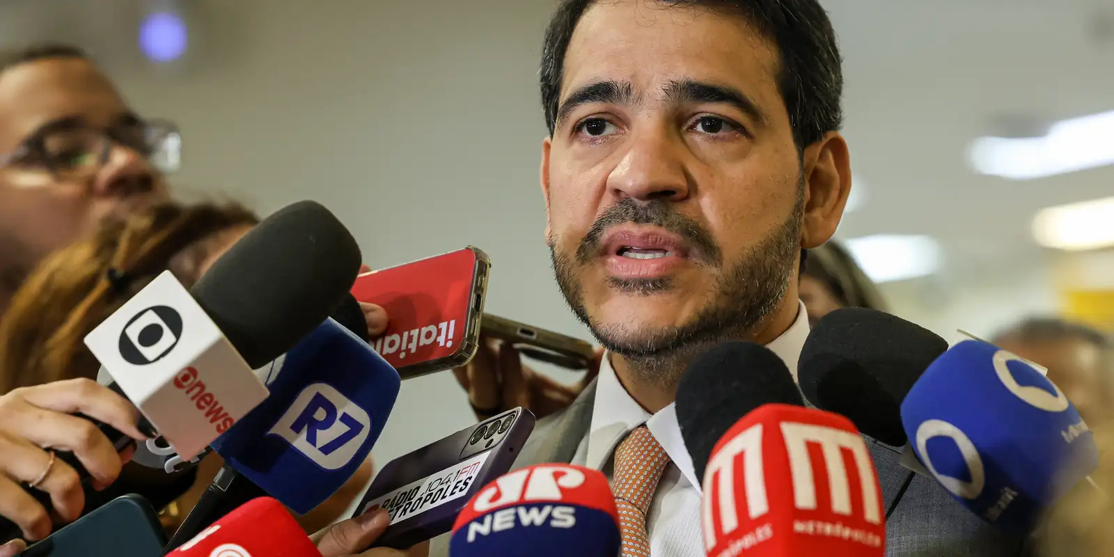 Parecer sobre a indicação de Jorge Messias ao STF é lido na CCJ do Senado