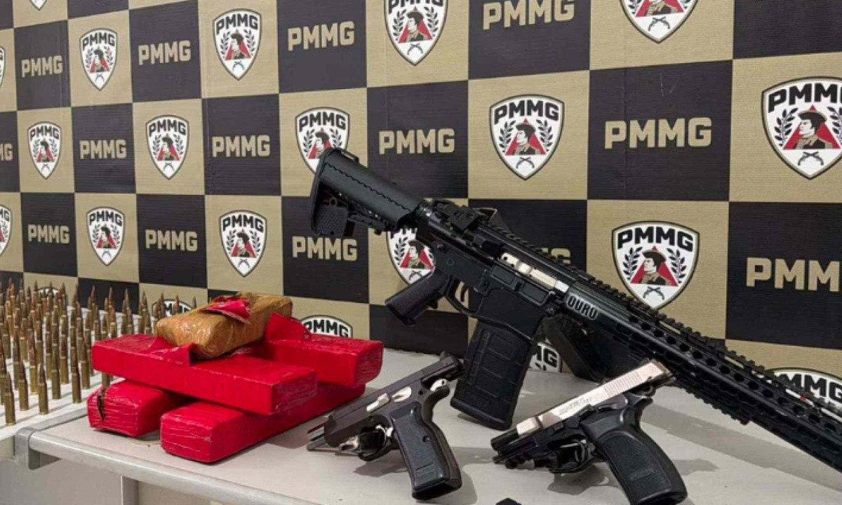 Polícia intercepta arsenal com fuzil, granadas e dinamite em Juiz de Fora